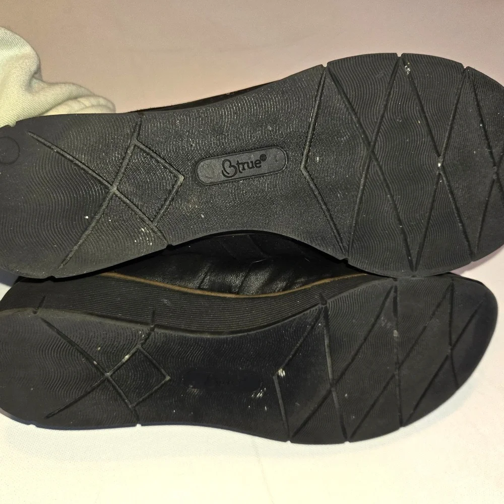 True Baretraps Gisela Black Low Wedge Slip‎ On Comfort Womens Loafer Shoe 9